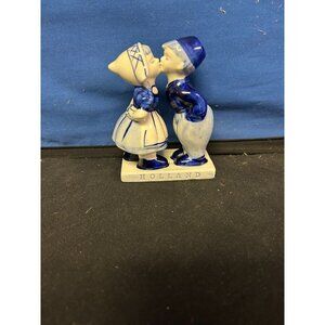 Vintage Dutch Kissing Couple Figurine Blue & White Ceramic Holland Decor 4.5" Ta